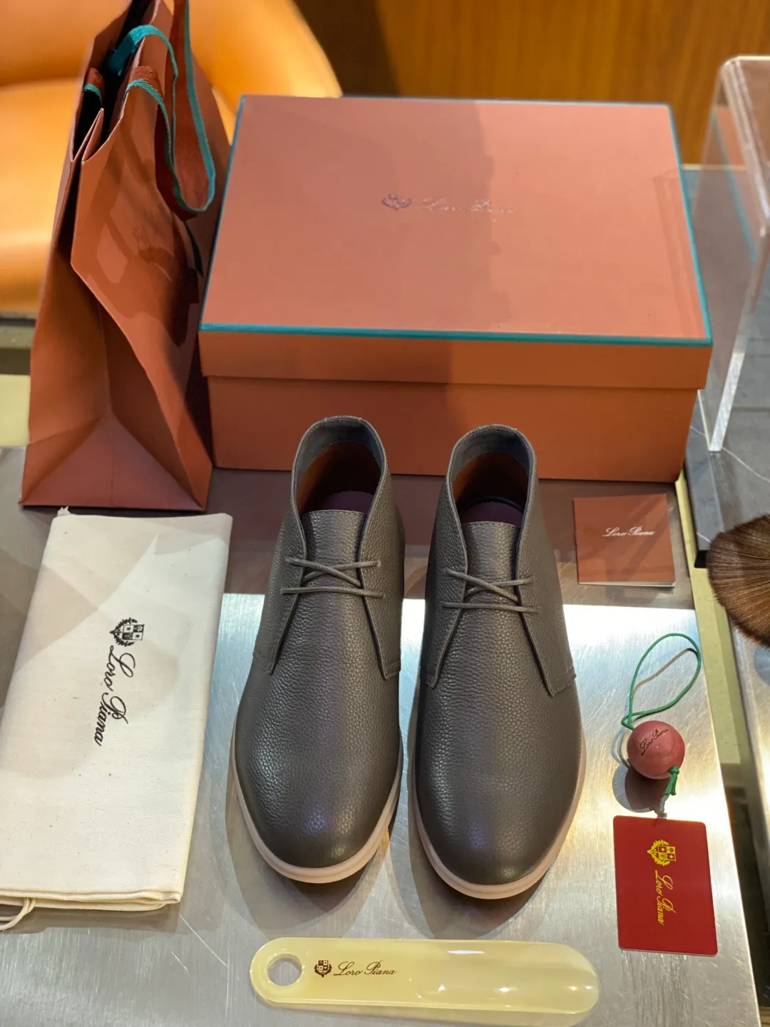 💰780 Loro Piana men's boots for autumn and winter ♞size; 39~46 The flexibility of first-layer cowhide returns to nature and feels the freedom and elegance in the city. A return to the original equestrian elegance aesthetics, Loro Piana is once again inspired by equestrianism this season, perfectly integrating freedom, elegance and functionality.
